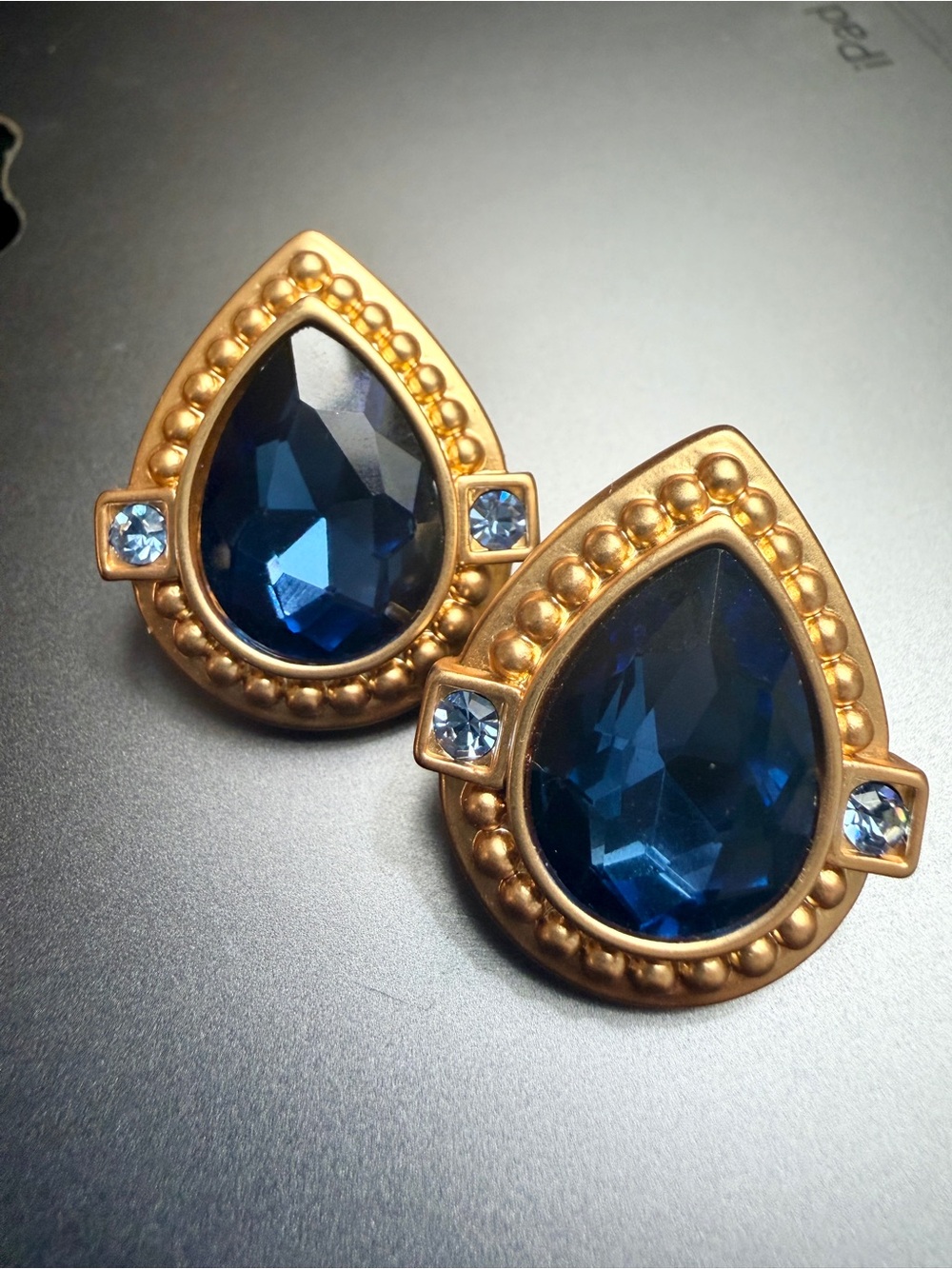 Oscar de la Renta Teardrop Earrings ✨POST BACK✨Museum GoldFinish - Picture 5 of 10